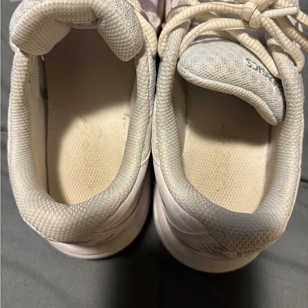 ASICS Upcourt White and Silver Athletic Sneakers Women’s Size 3.5 - Picture 3 of 7